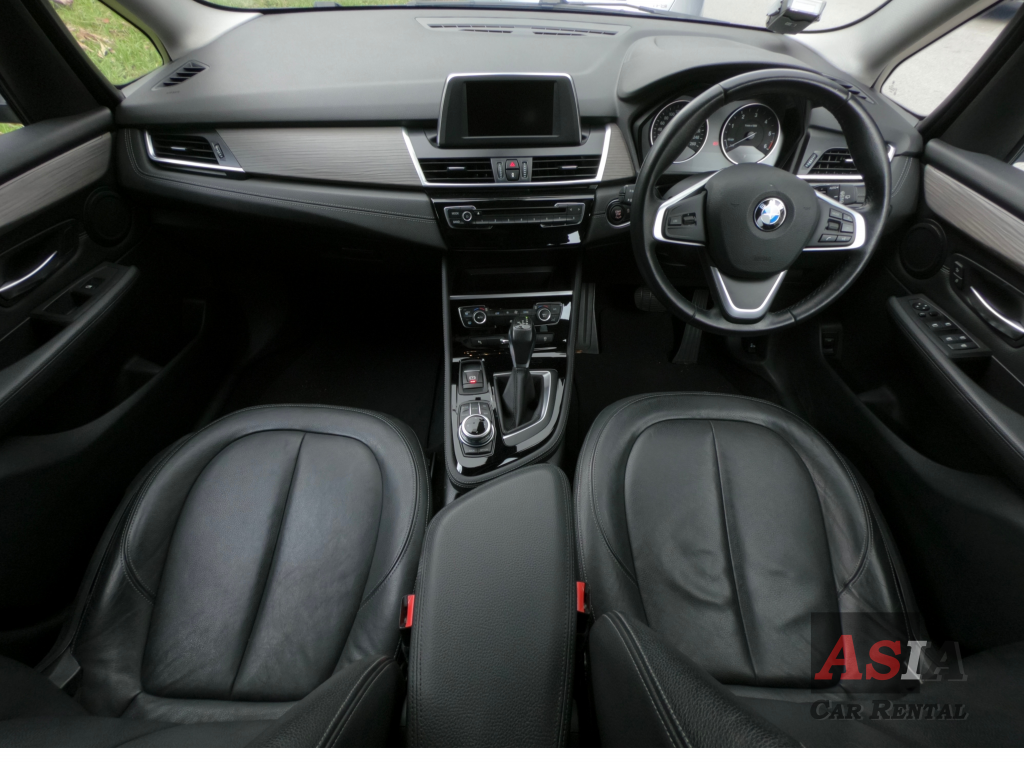 BMW216D (15) - Front