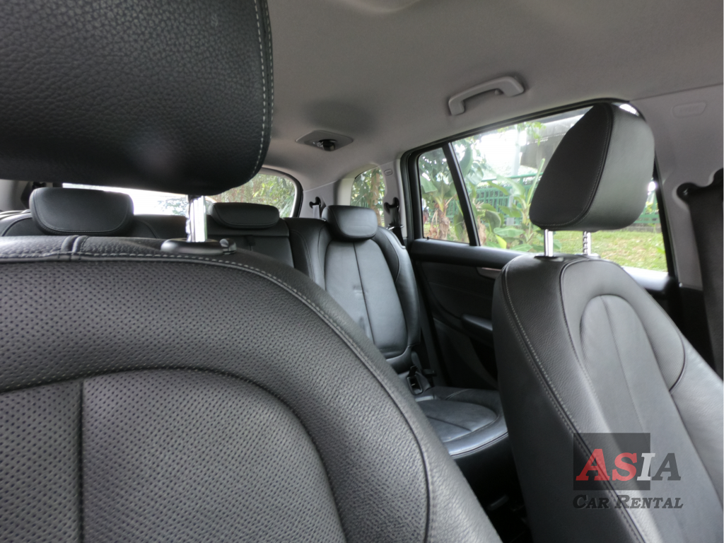 BMW216D (15) - Interior