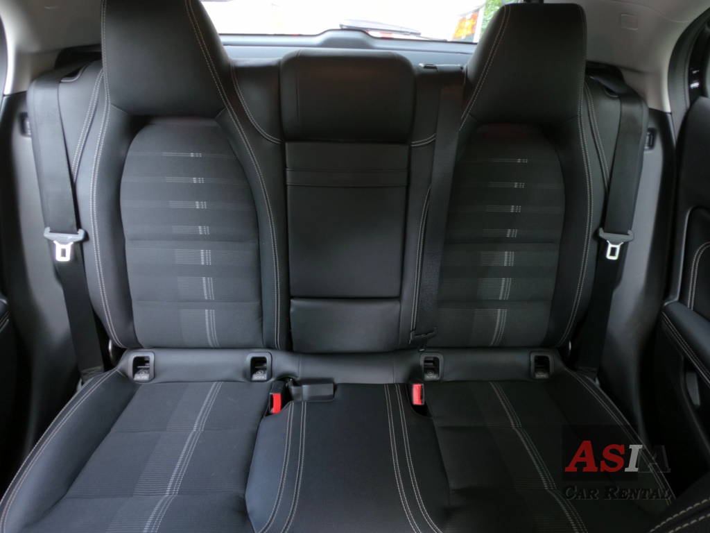 Mercedes-Benz GLA180 (6408) - Back