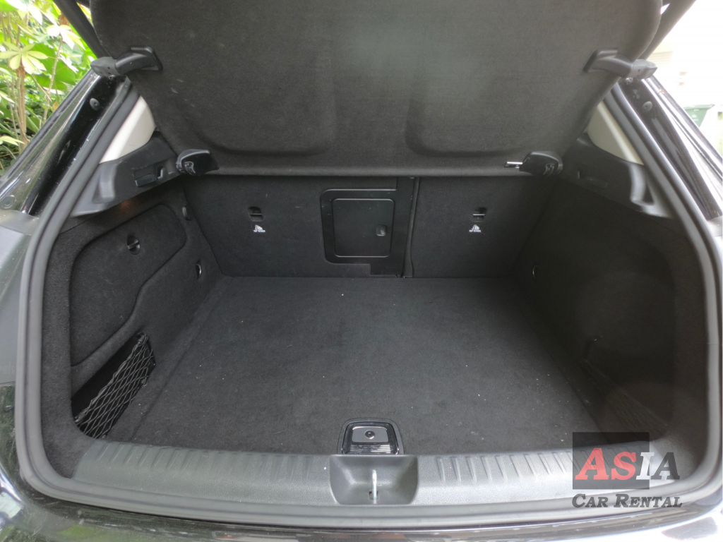 Mercedes-Benz GLA180 (6408) - Boot